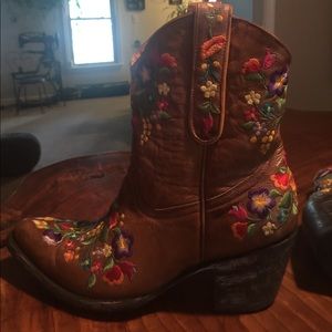 Old Gringo embroidered leather ankle boots